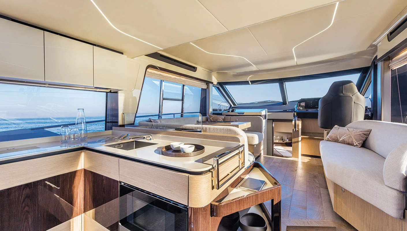 Absolute Yachts 47 FLY — photo 4