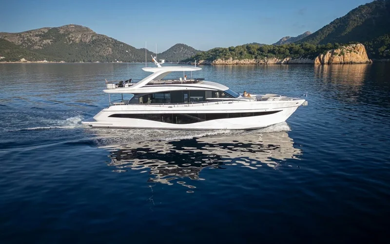 Princess Yachts Y80 — photo 3