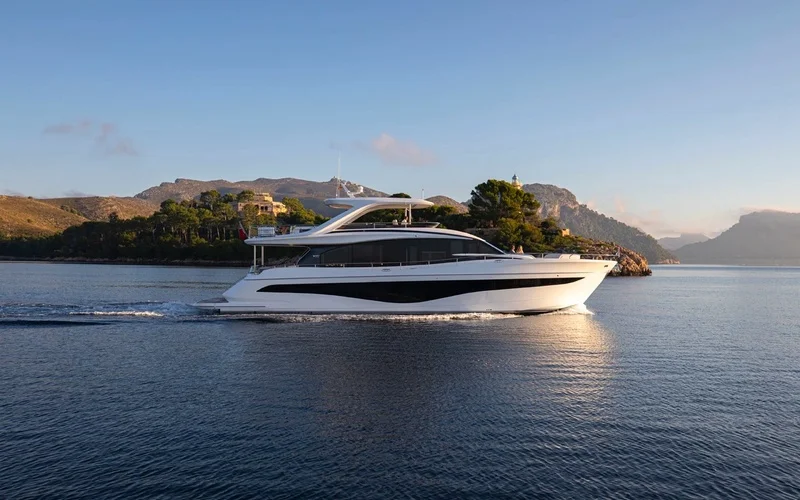 Princess Yachts Y80 — photo 1