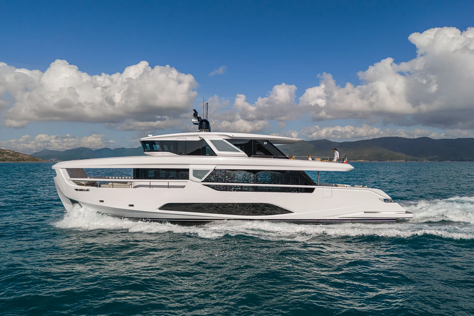 Ferretti Infynito 90 — photo 3