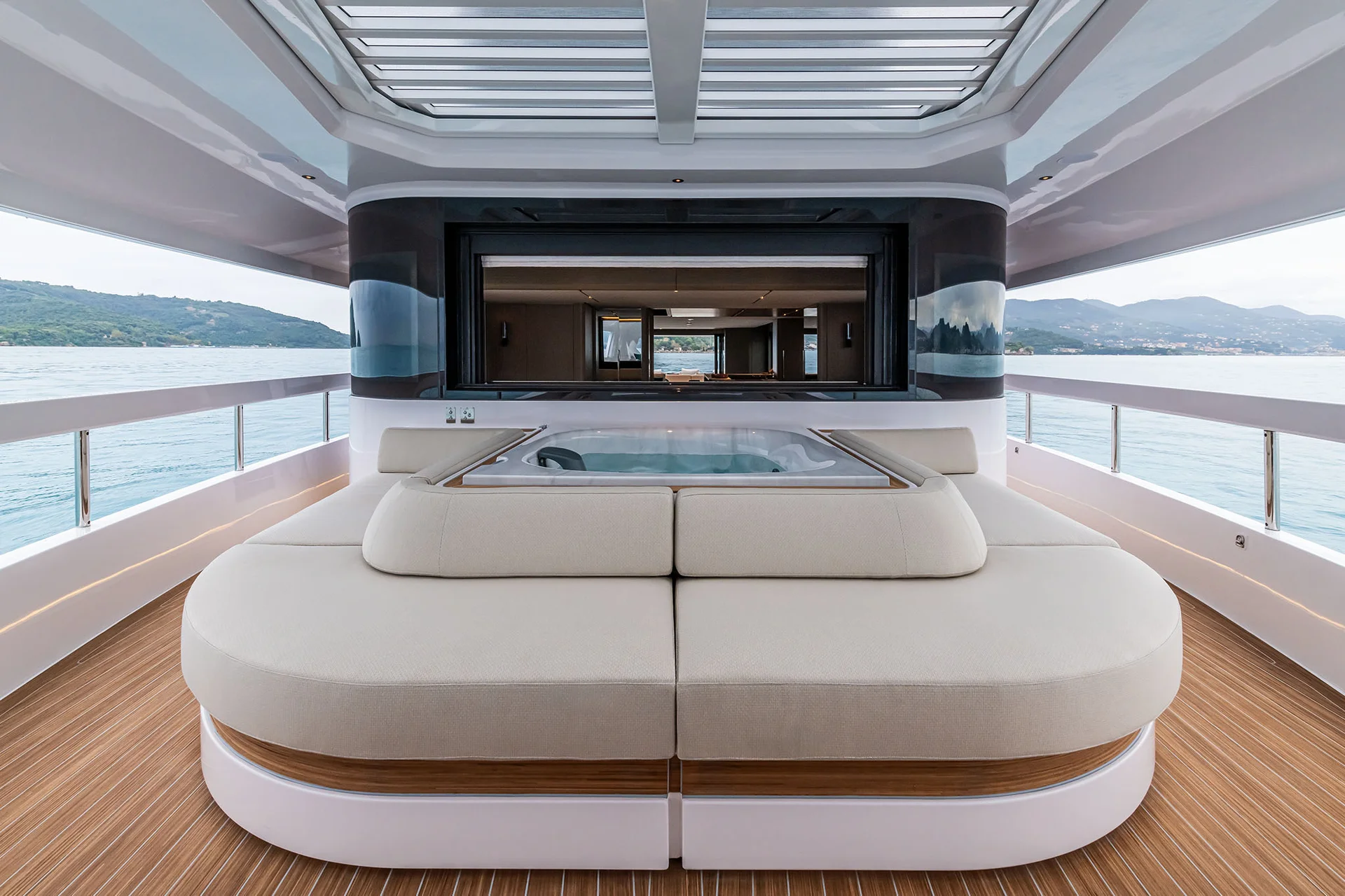 Ferretti Infynito 90 — photo 10