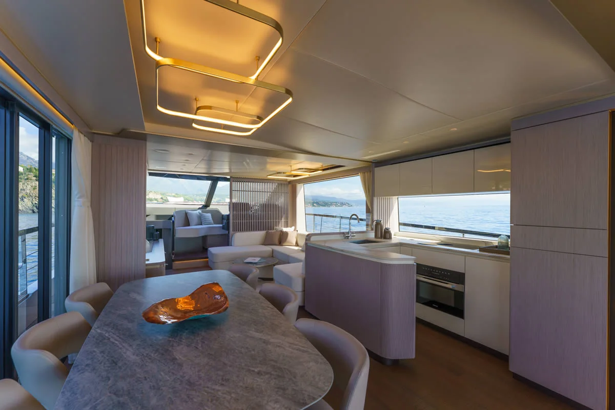 Absolute Yachts 70 FLY — photo 6