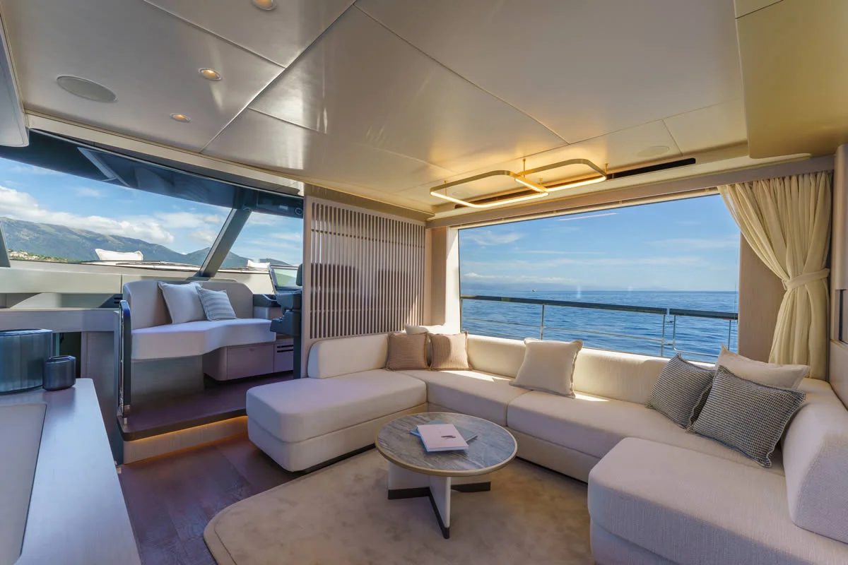 Absolute Yachts 70 FLY — photo 7