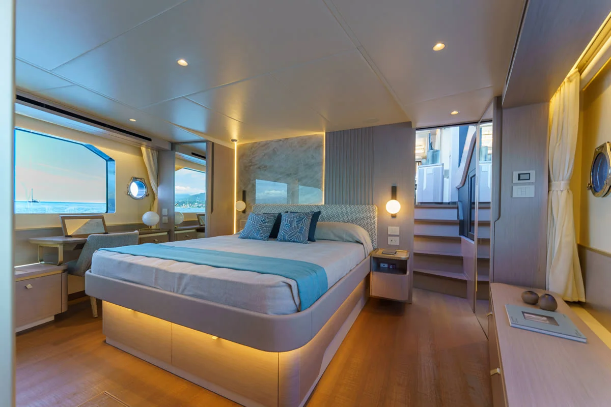 Absolute Yachts 70 FLY — photo 9