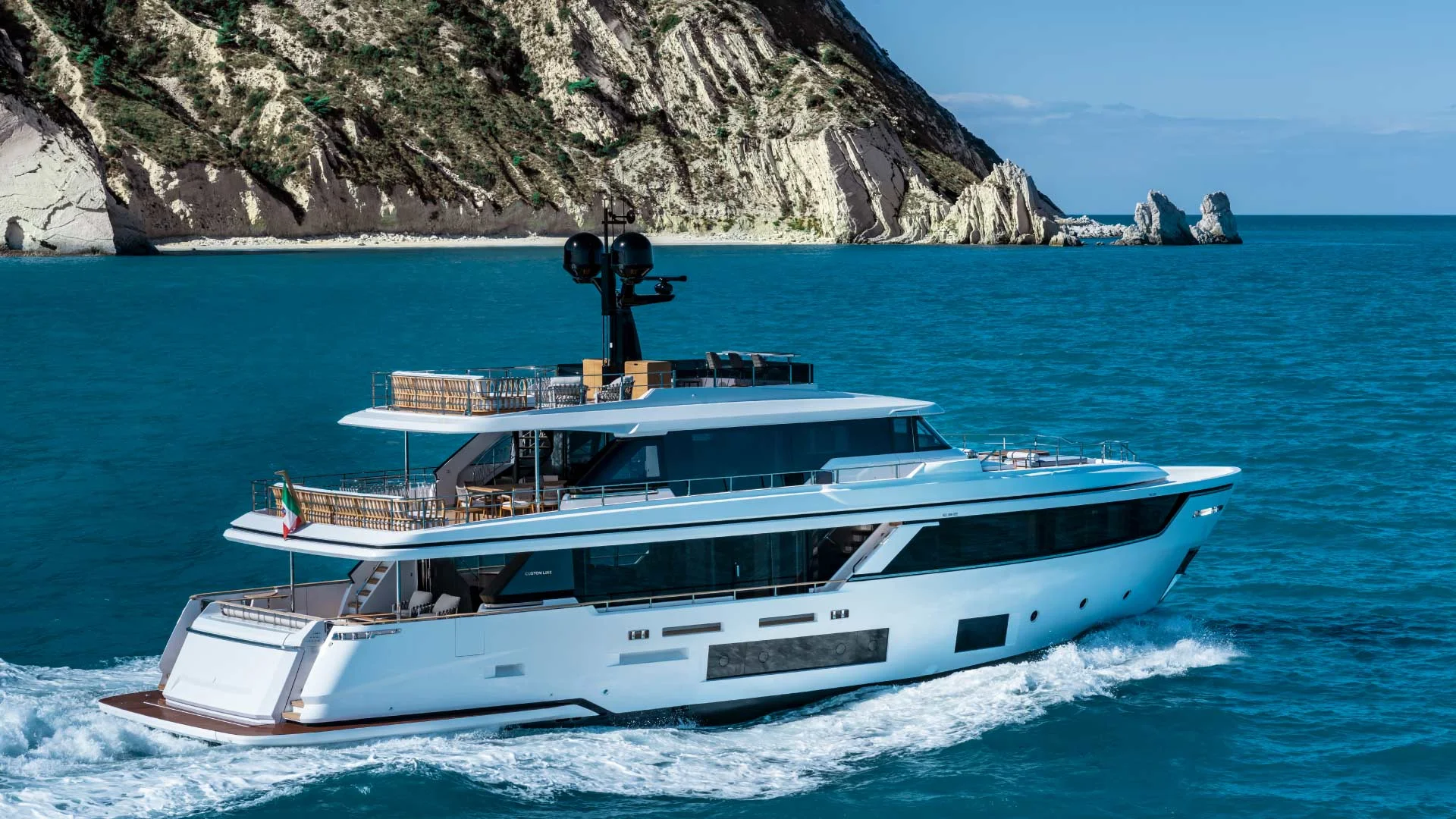 Custom Line Navetta 30 — photo 3