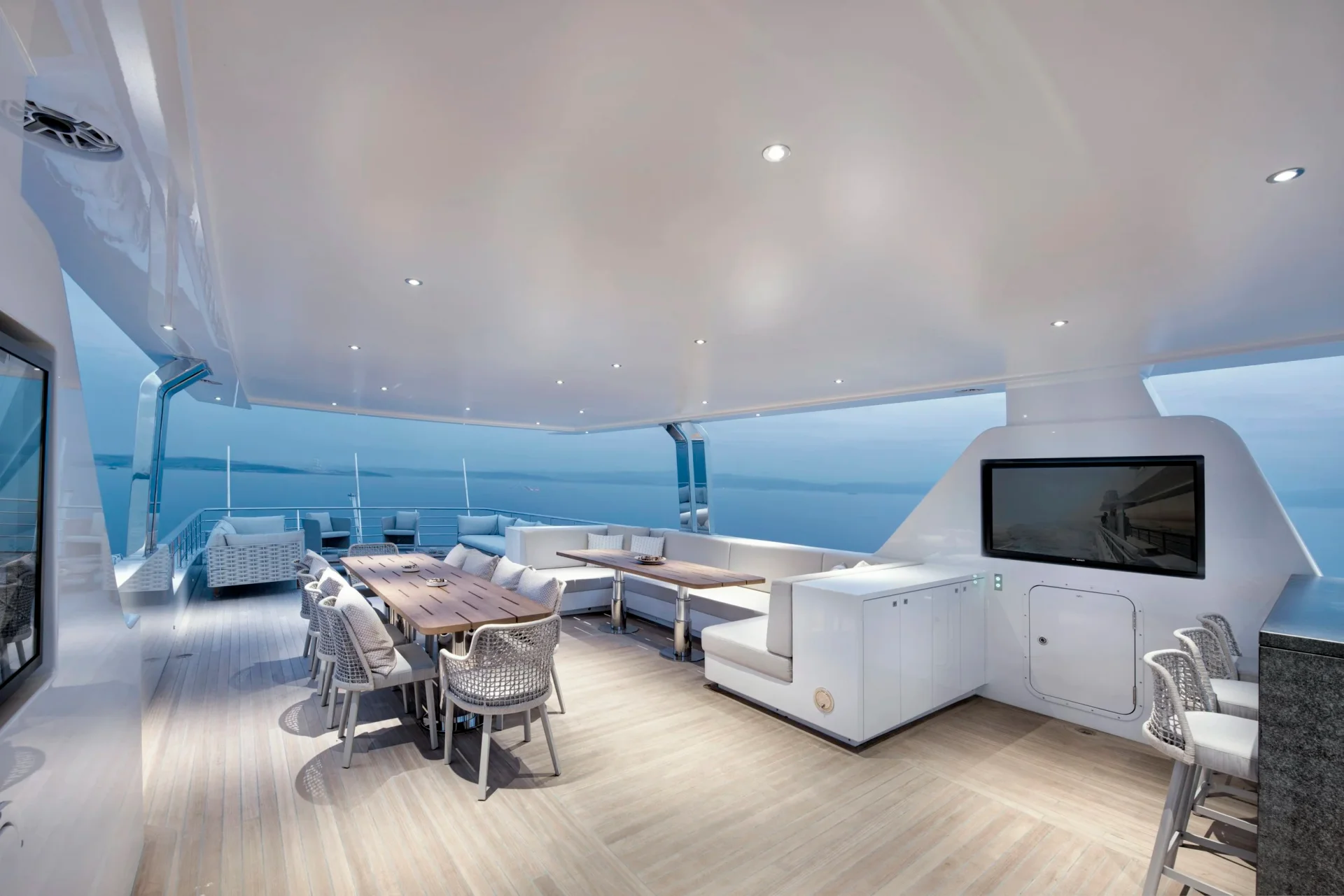 Alpha Yachts Alfresco 125 — photo 2