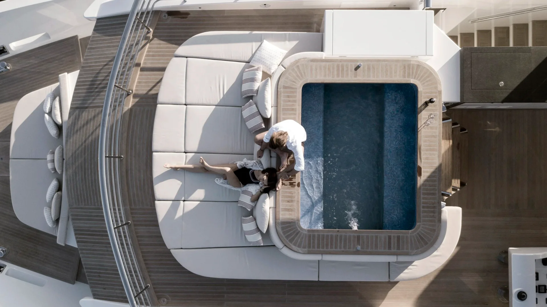 Alpha Yachts Alfresco 125 — photo 3