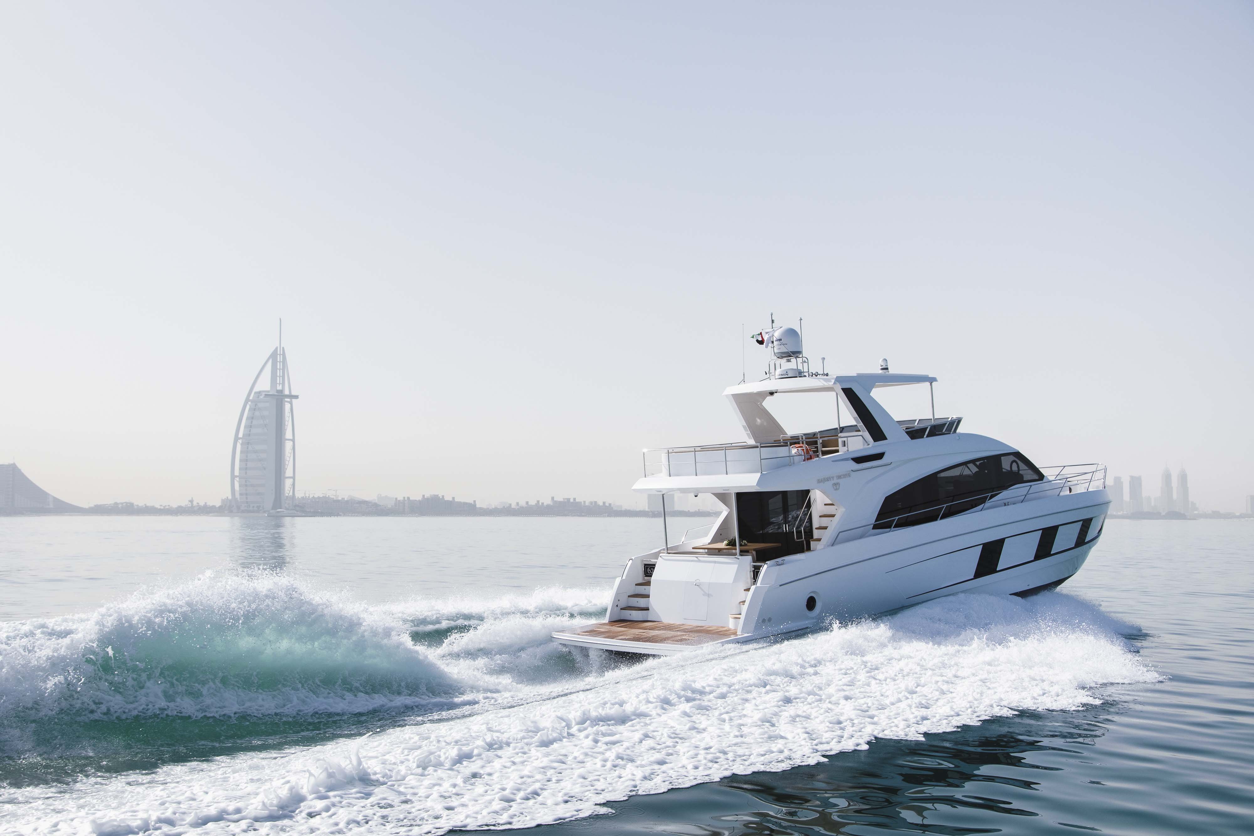 Majesty Yachts Majesty 62 — photo 8