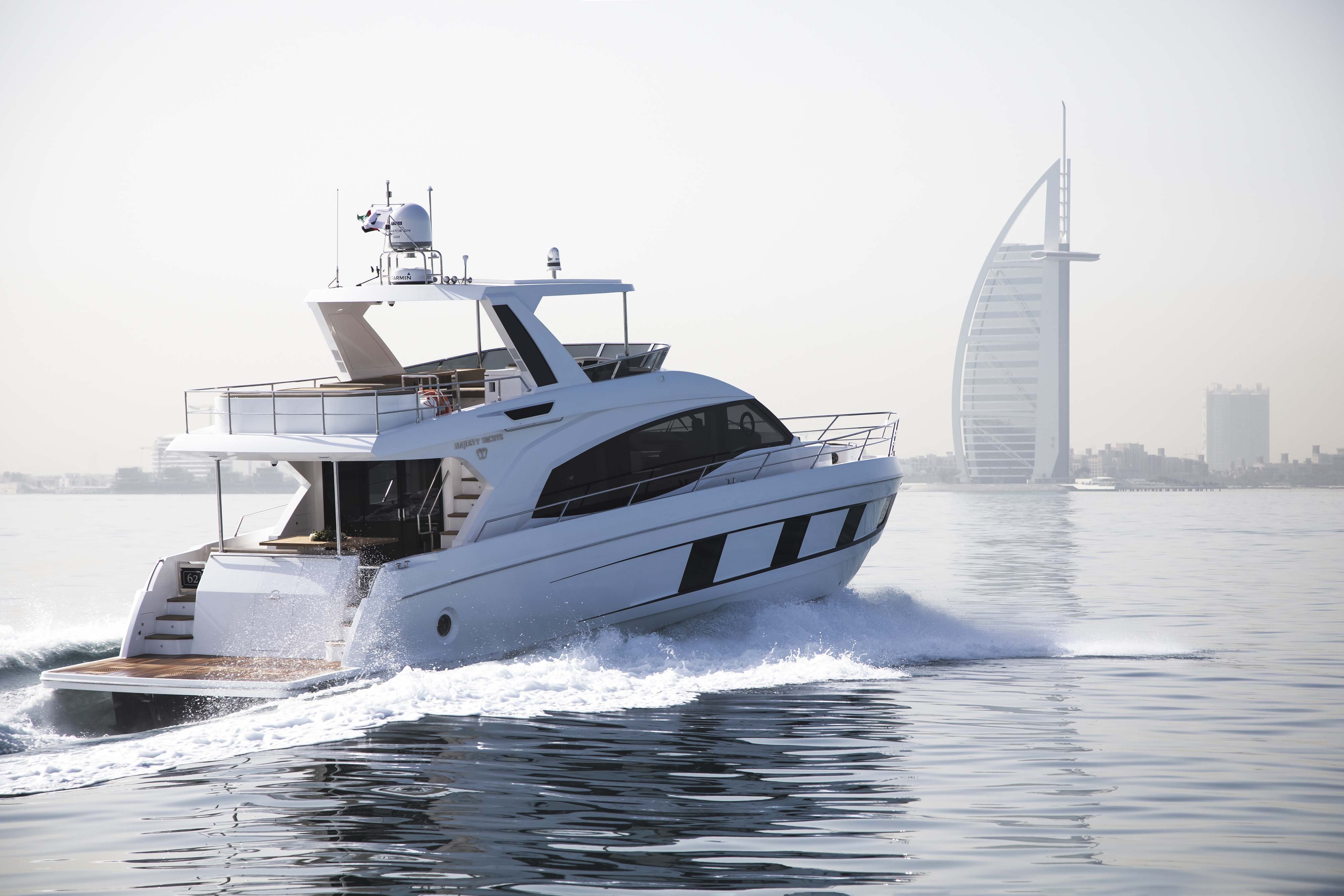 Majesty Yachts Majesty 62 — photo 2