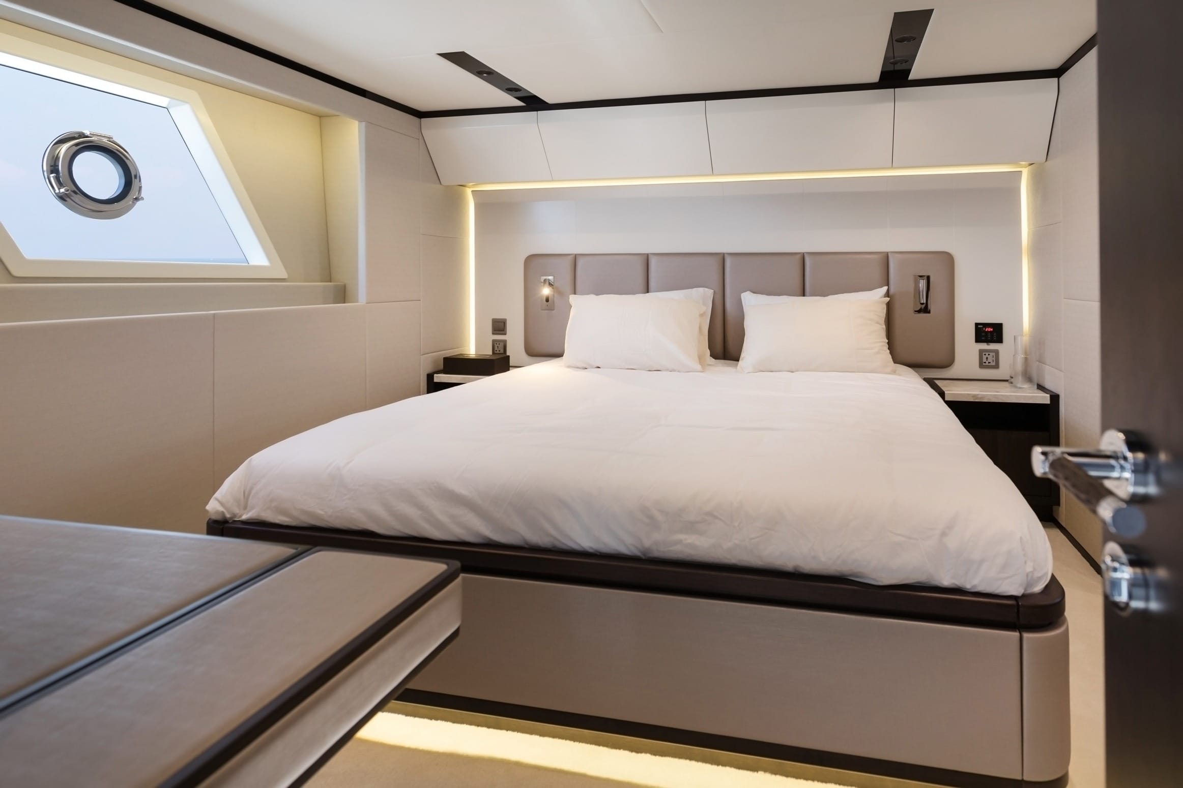 Majesty Yachts Majesty 62 — photo 10