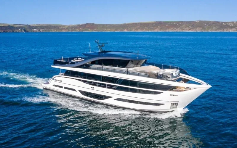Princess Yachts X95 Vista — photo 1