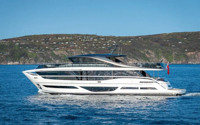 Princess Yachts X95 Vista — photo 3