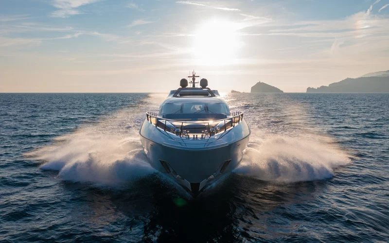 Mangusta Yachts Mangusta 104 REV — photo 4