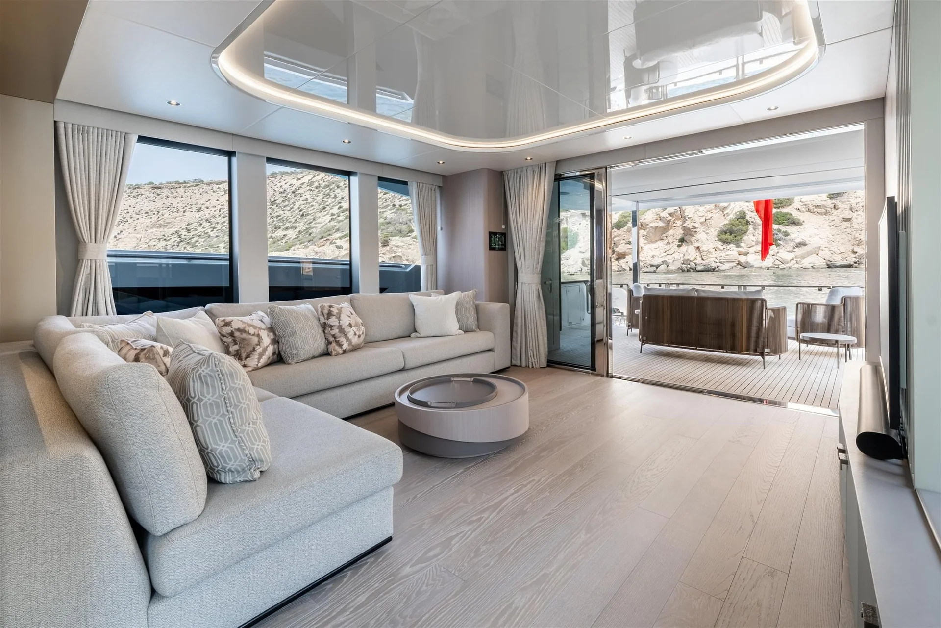 Sunseeker 82 Ocean — photo 7