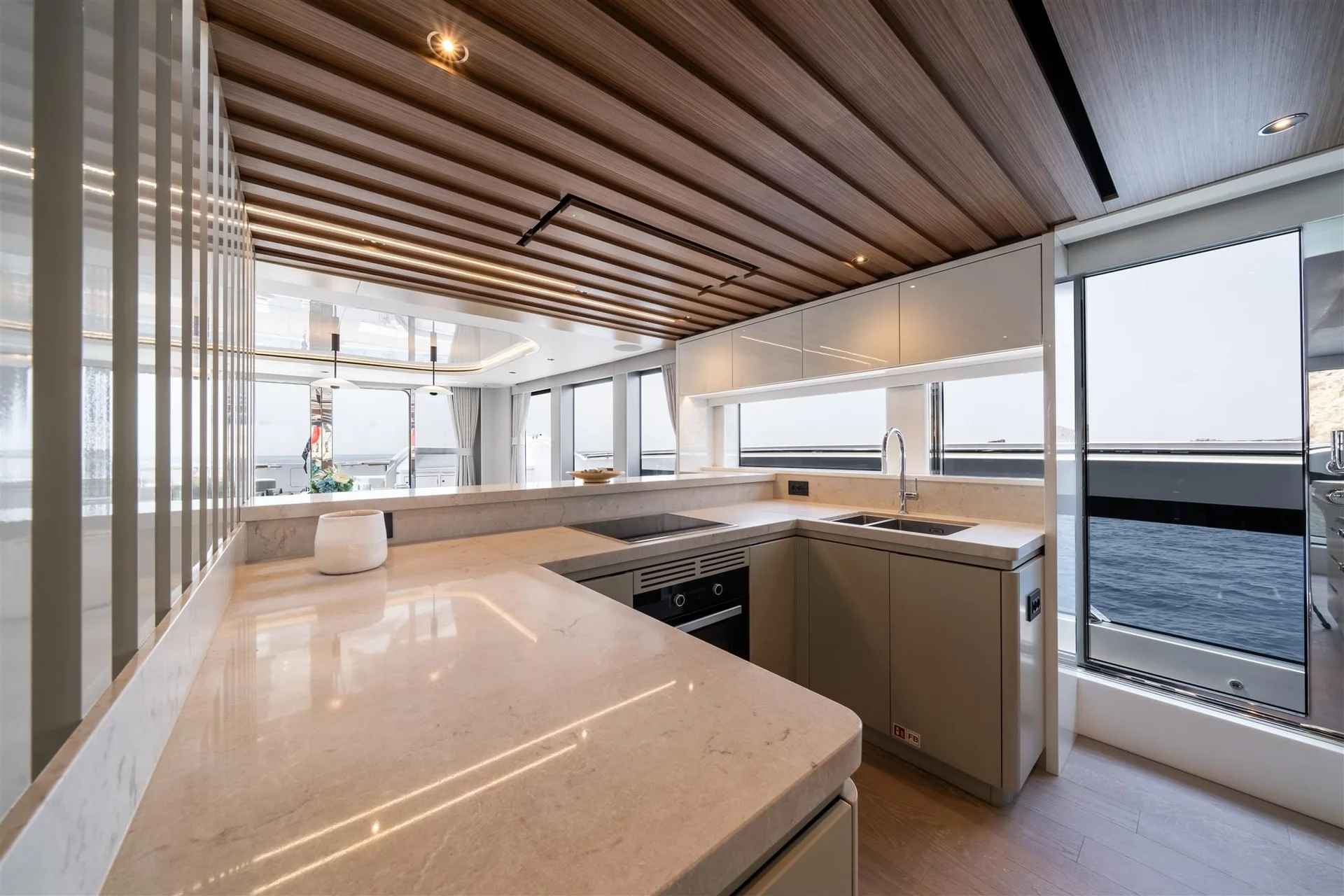 Sunseeker 82 Ocean — photo 10