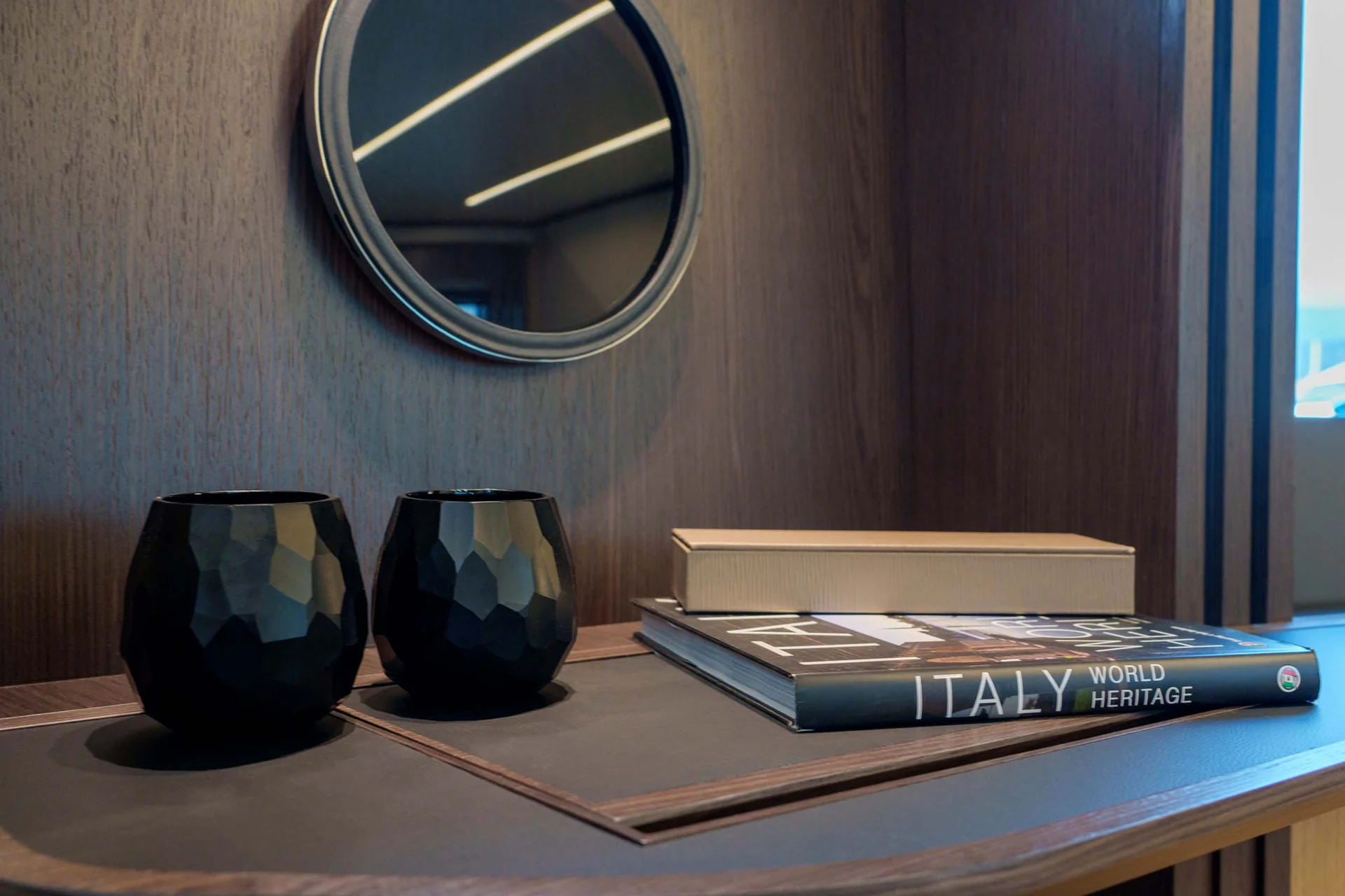 Absolute Yachts 52 FLY — photo 6