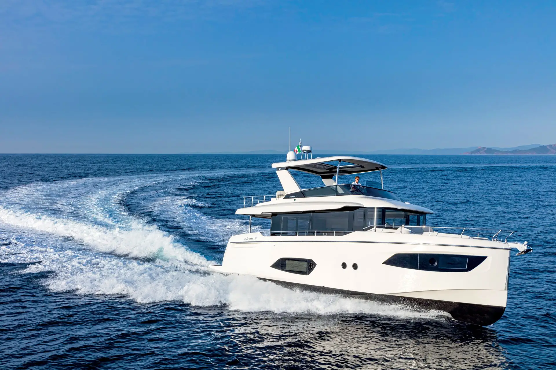 Absolute Yachts 52 FLY — photo 2