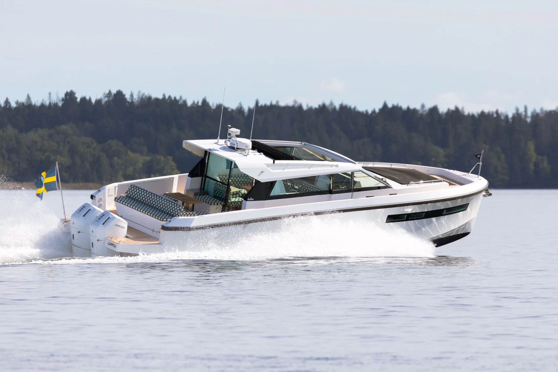 Delta Powerboats 48 coupé — photo 3