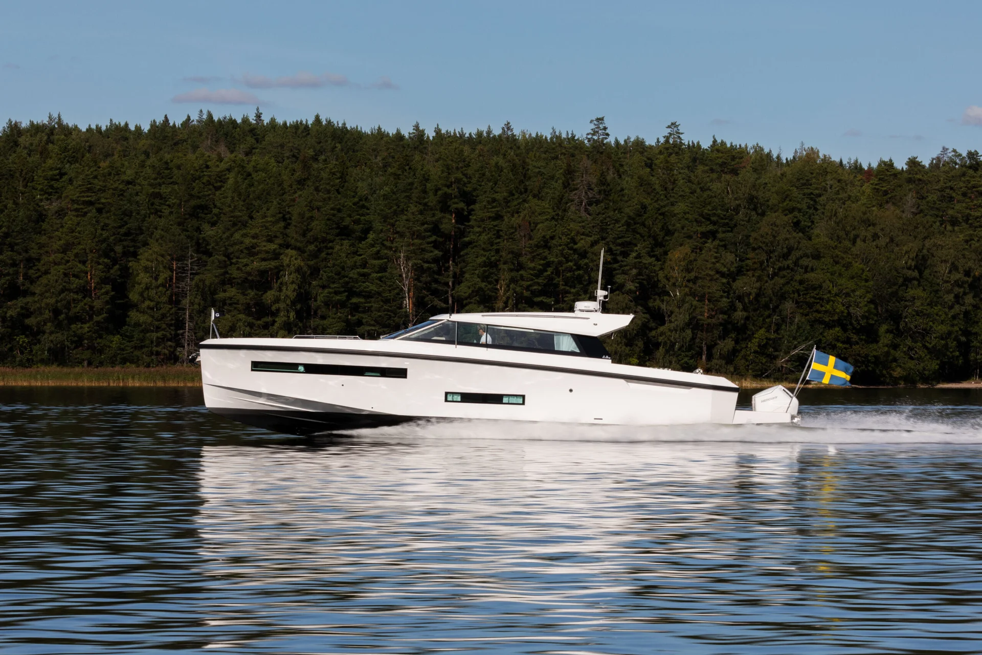 Delta Powerboats 48 coupé — photo 2