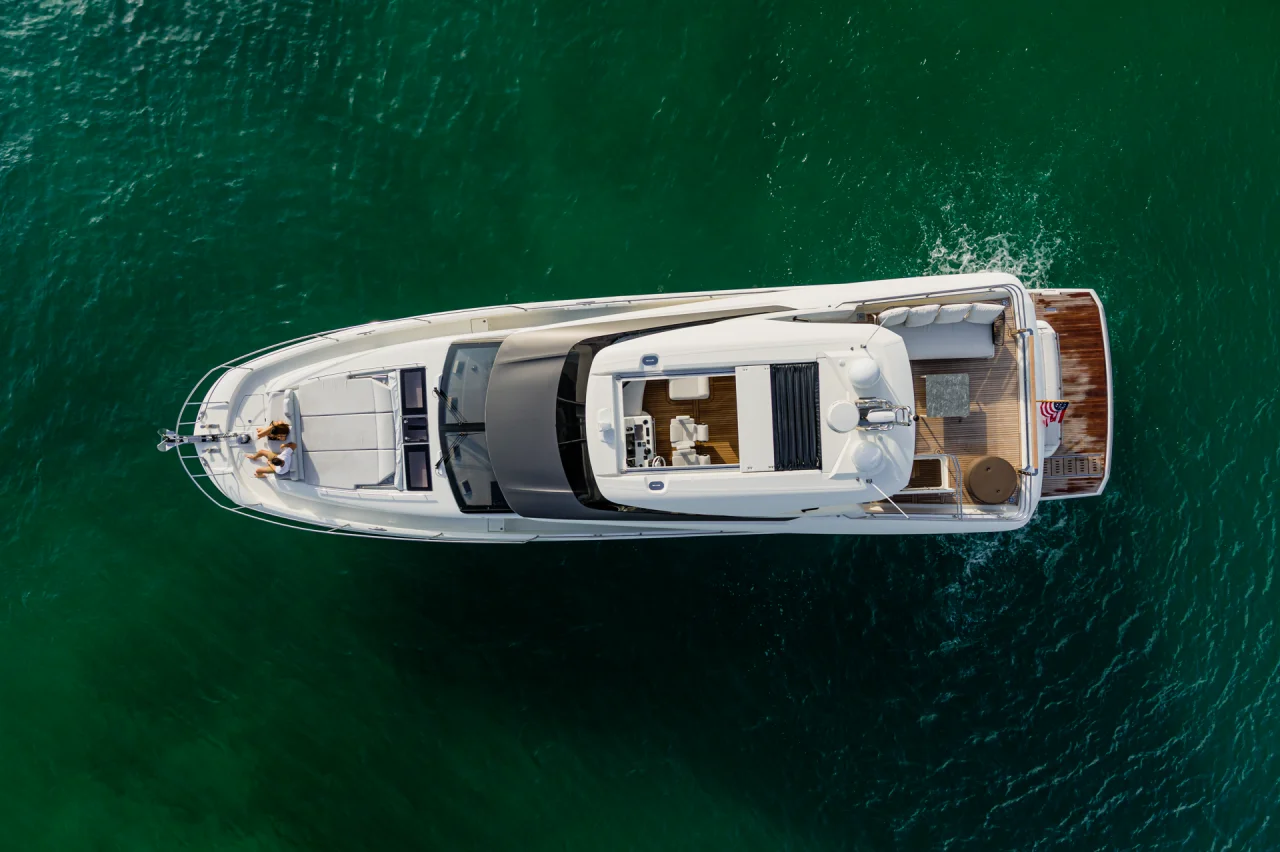 Prestige Yachts Prestige 690 — photo 2