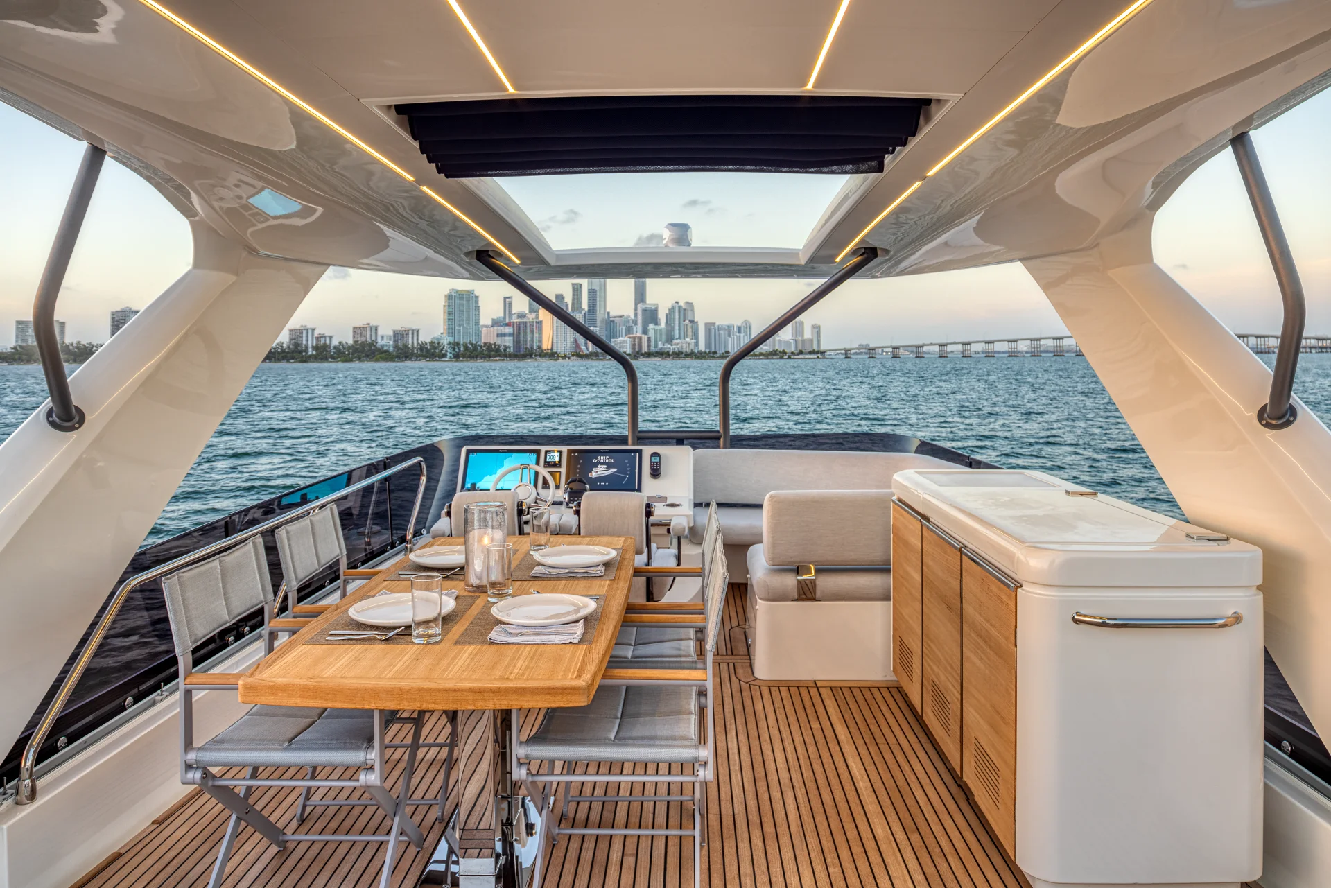 Prestige Yachts Prestige 690 — photo 9
