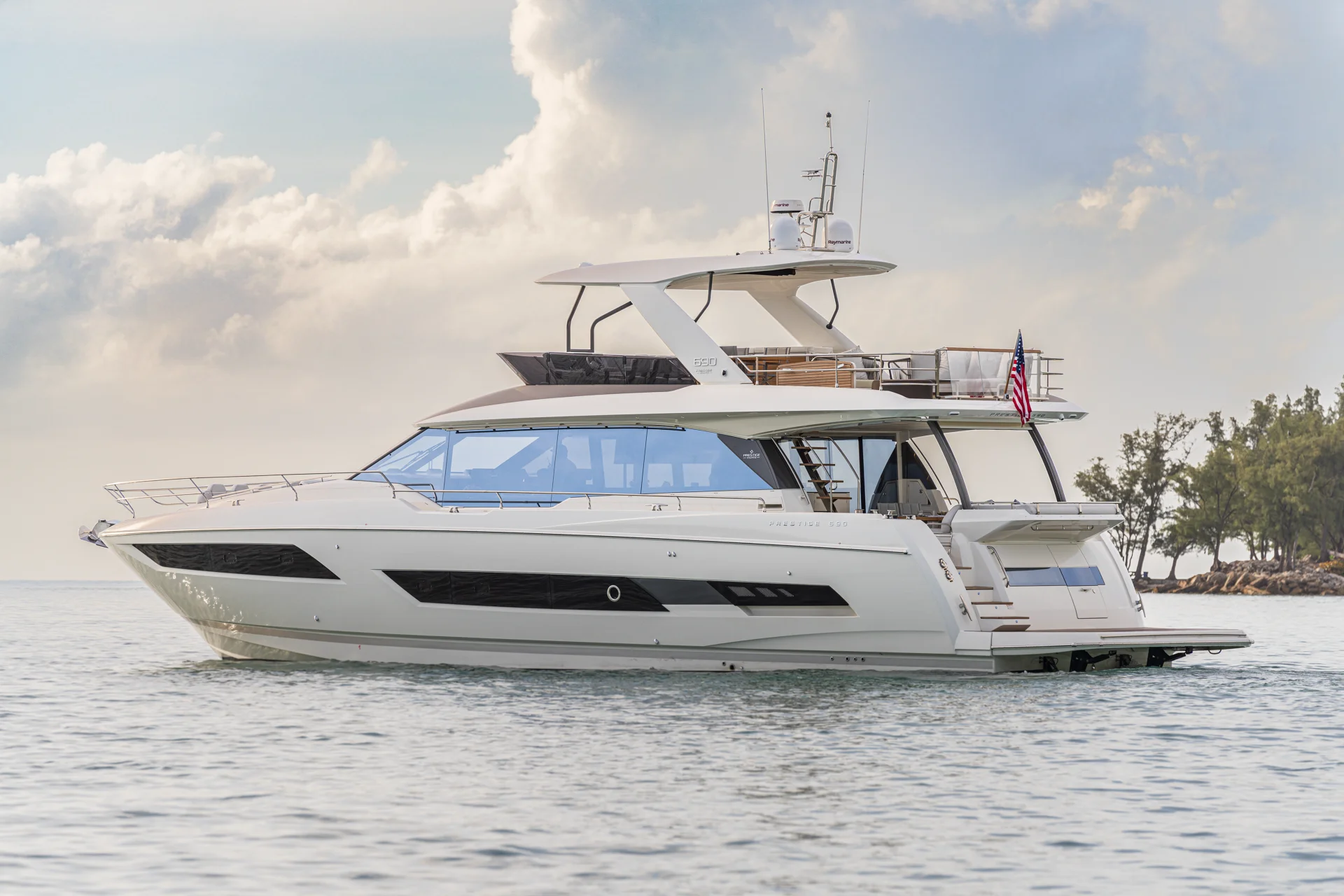 Prestige Yachts Prestige 690 — photo 5