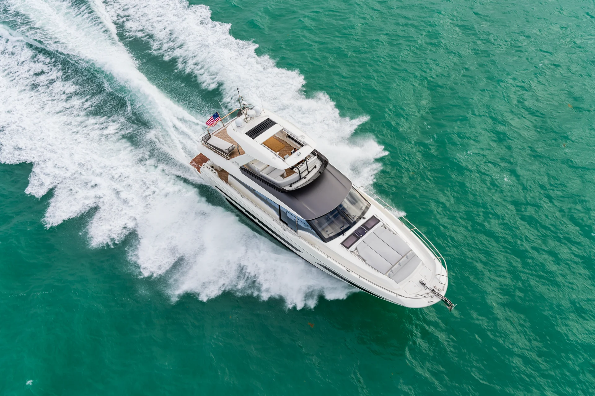 Prestige Yachts Prestige 690 — photo 1