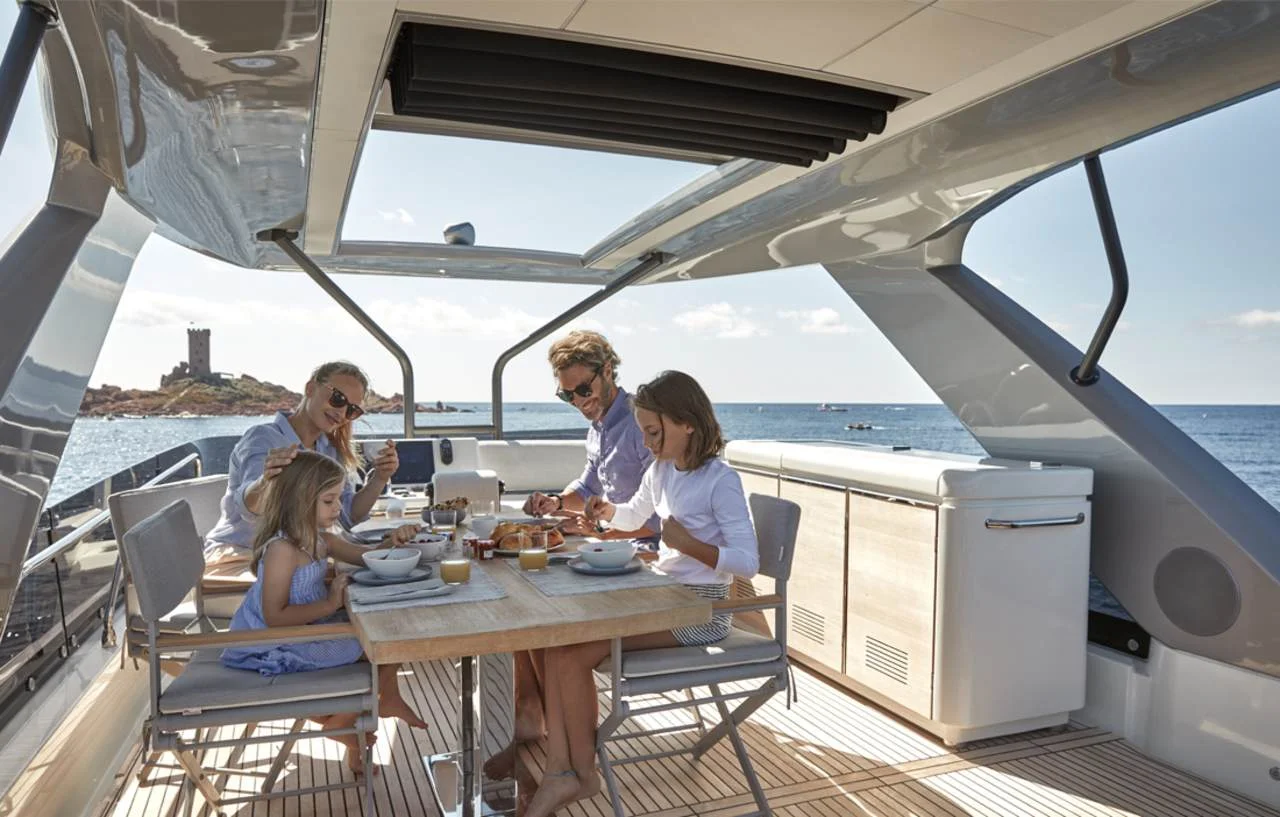 Prestige Yachts Prestige 690 — photo 3