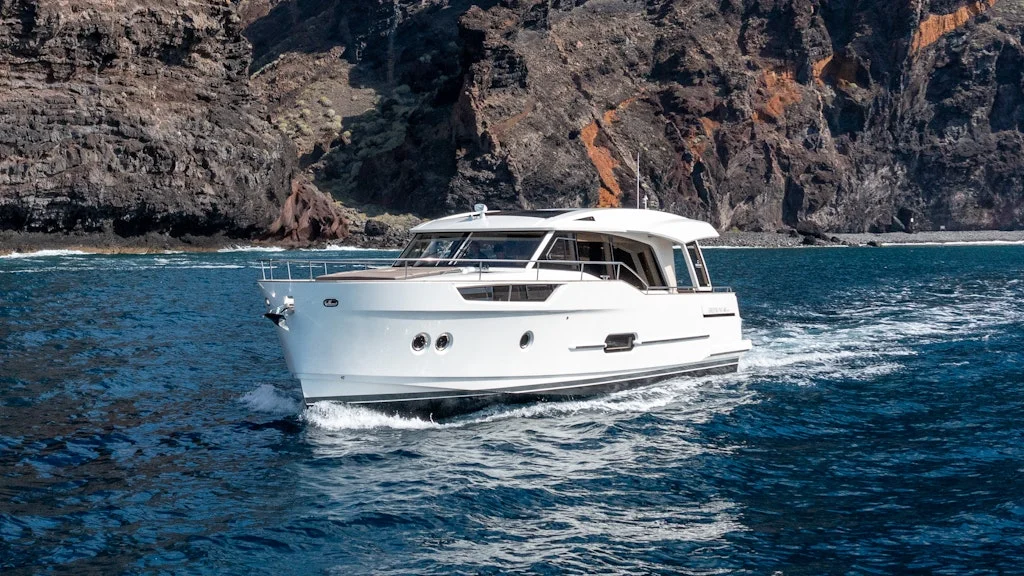 Greenline 48 Coupe — photo 4