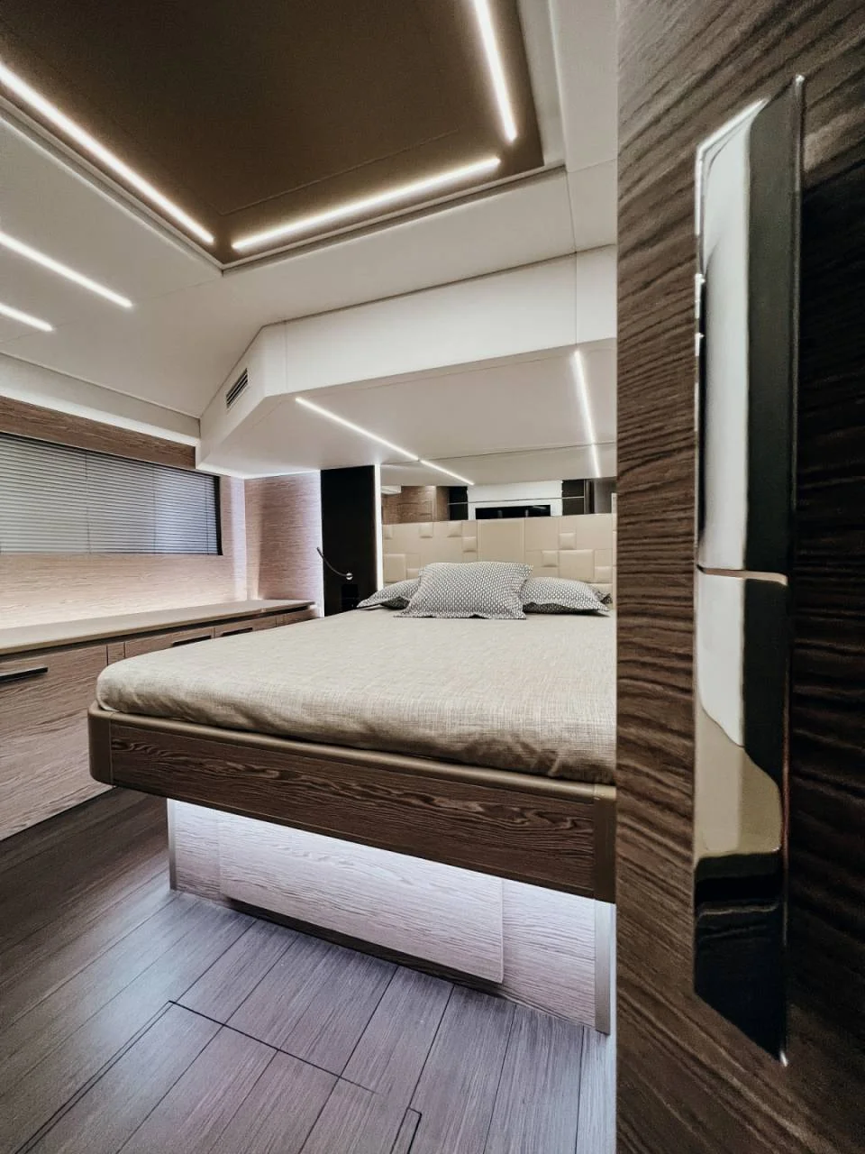 Cayman Yachts S600 — photo 9