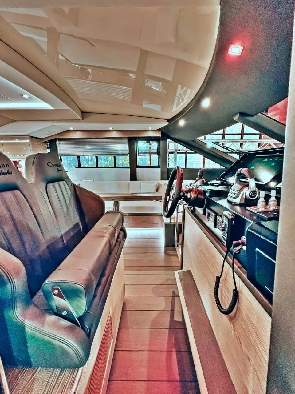Cayman Yachts S600 — photo 10