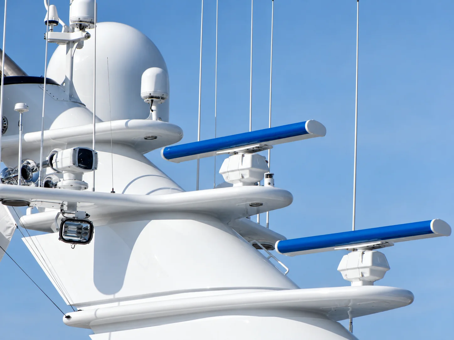 A yacht mast fitted with blue radar equipment.
